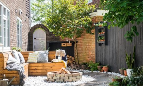 DIY Fence Painting: Enhance Your Outdoor Space with a Fresh Look
